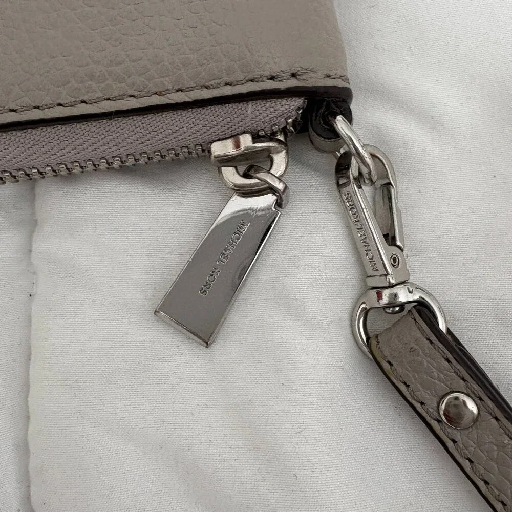 Jet Set Travel Large Flat Zip Pearl Grey Phone Wristlet Wallet Quiet Luxury Chic